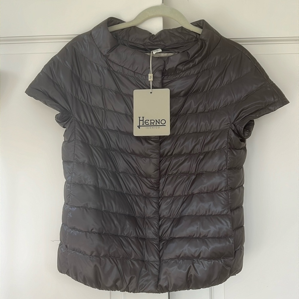 NWT HERNO Emilia Water-Resistant Ultralight Nylon Puffer Cape - Gray - Size 42